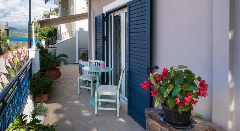 Beautiful vacation home with patio & garden | Pet-friendly — photo 4