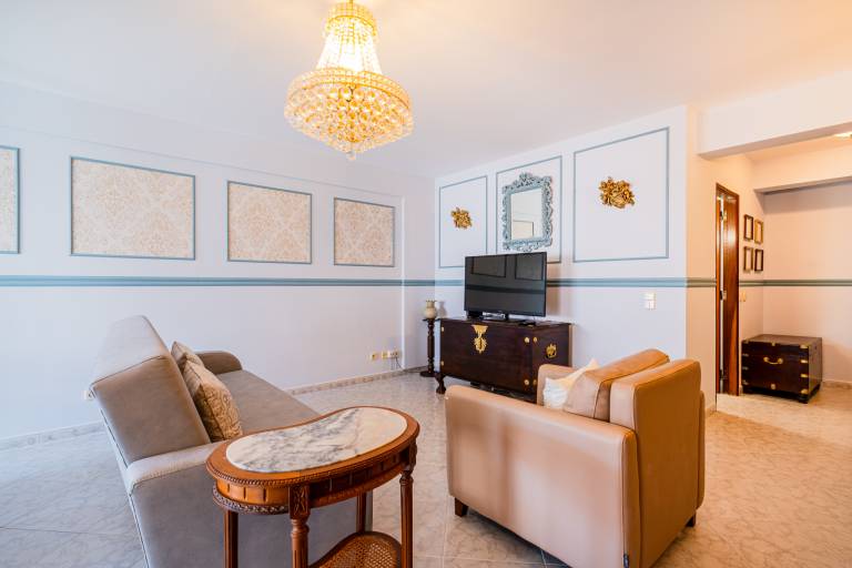Holiday apartment with patio & yard — photo 4