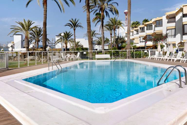 Vacation Apartment 'Las Flores1' with Sea and Beach View, Wi-Fi and Air Conditioning in San Bartolomé de Tirajana