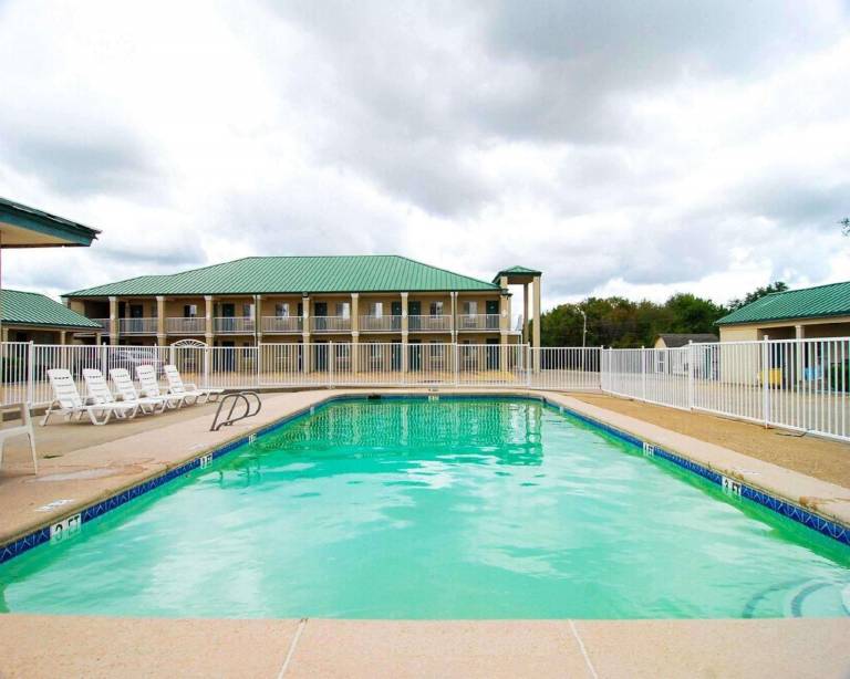 Econo Lodge Bartlesville Hwy 75 — photo 2