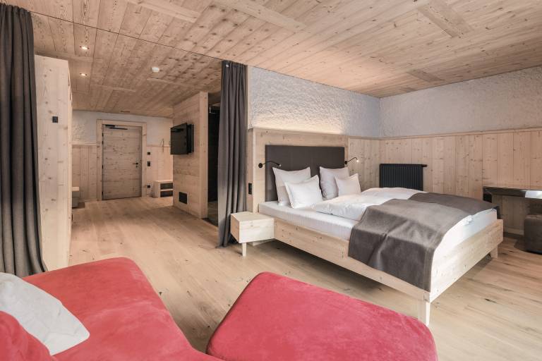 Children-friendly aparthotel with heated pool, hot tub & yard | River view | Next to the ski | Pet-friendly — photo 3