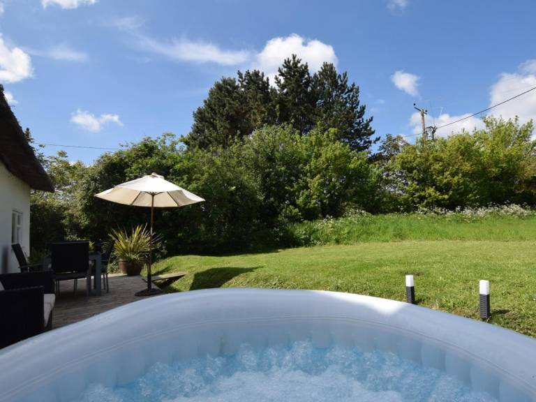 Cottage with jacuzzi | Pets allowed — photo 2