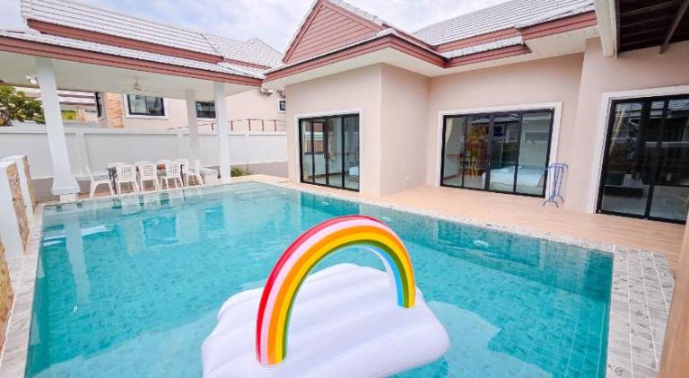 Charming villa with pool & hot tub | Dogs allowed in Pranburi