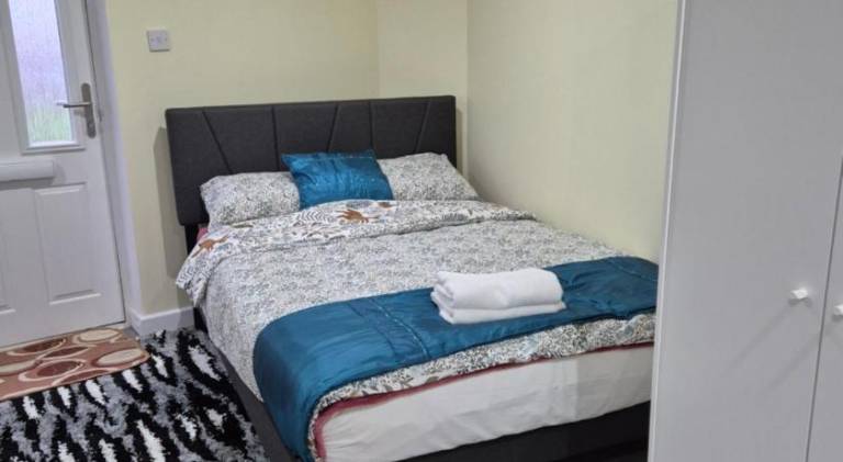 Spacious one bedroom Self Contain with toilet and bath in Milton Keynes