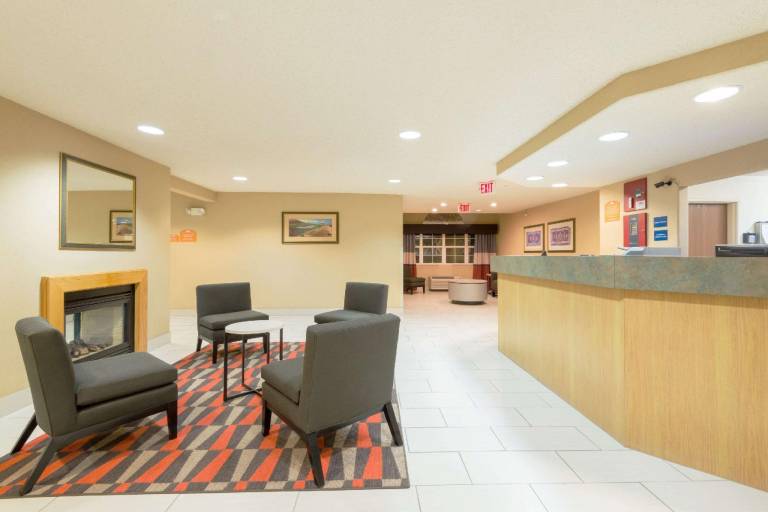Microtel Inn & Suites by Wyndham Pueblo — photo 4