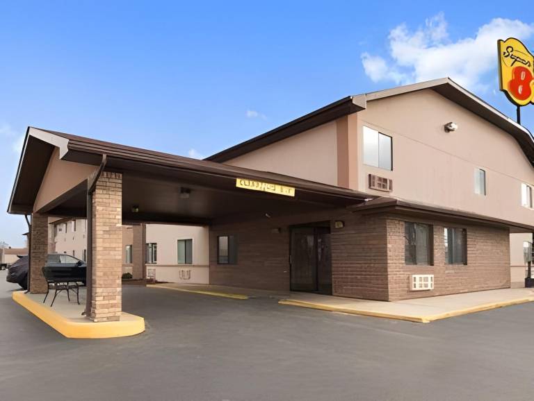 Super 8 By Wyndham Rantoul in Champaign, IL