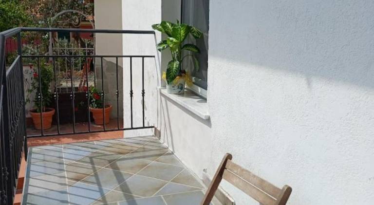 Holiday apartment with yard — photo 4