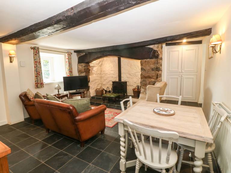 Cottage with garden — photo 5