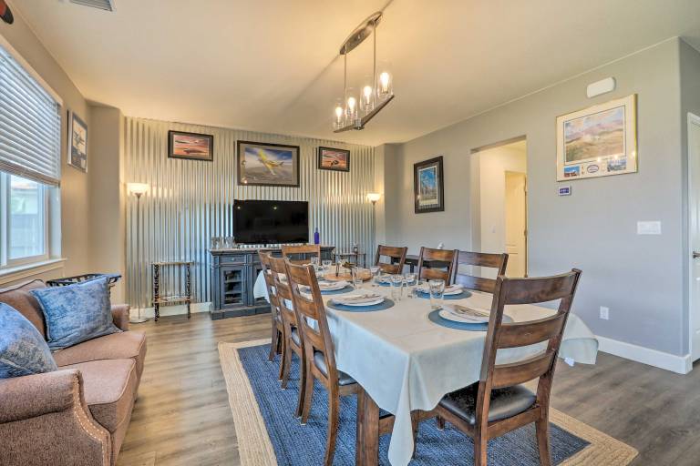 Air Racing Decor, Hot Tub: Sparks Home! — photo 2
