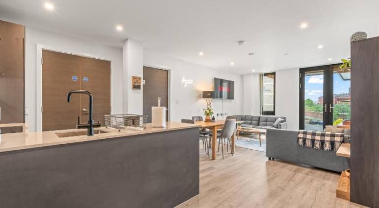 York City Centre Apartment - Minster Views - Gym Access - Sleeps 7 in York