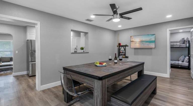 Sunny Haven House - Heated Pool Home Sleeps 10 Near Busch Gardens, Tampa — photo 3