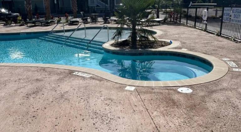 Rental apartment with pool — photo 2