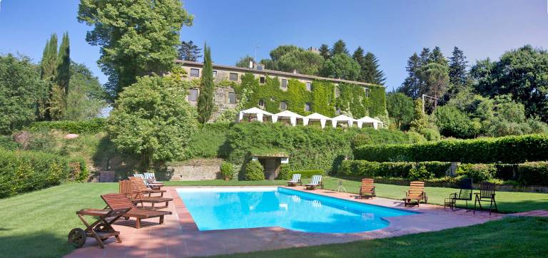 Farm with pool & barbeque | Garden view — photo 5