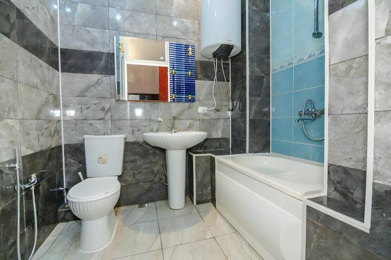 Fully equipped nice rental apartment with hot tub | Next to Nizami Street | Good for workation | Pets are welcome — photo 2