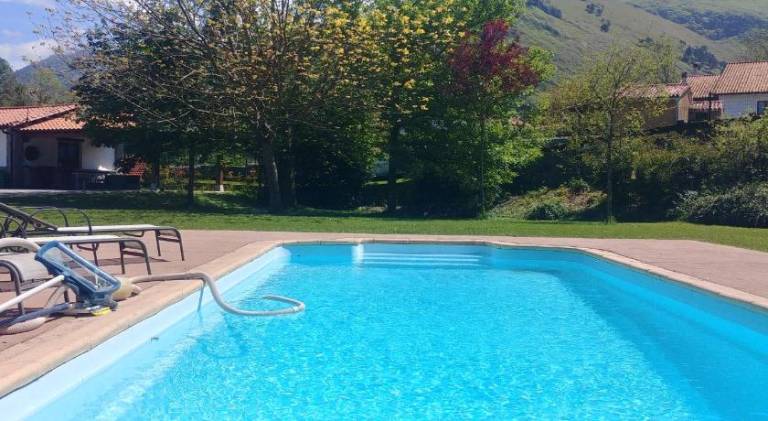 Villa with pool — photo 4