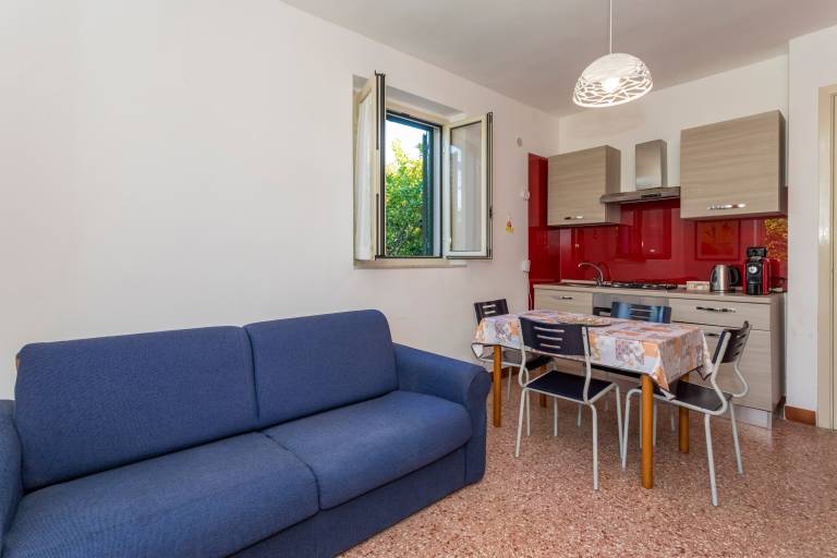 Apartment 'Casa Dell'Eucalyptus - Girasole Blu' with Mountain View, Wi-Fi and Air Conditioning — photo 4