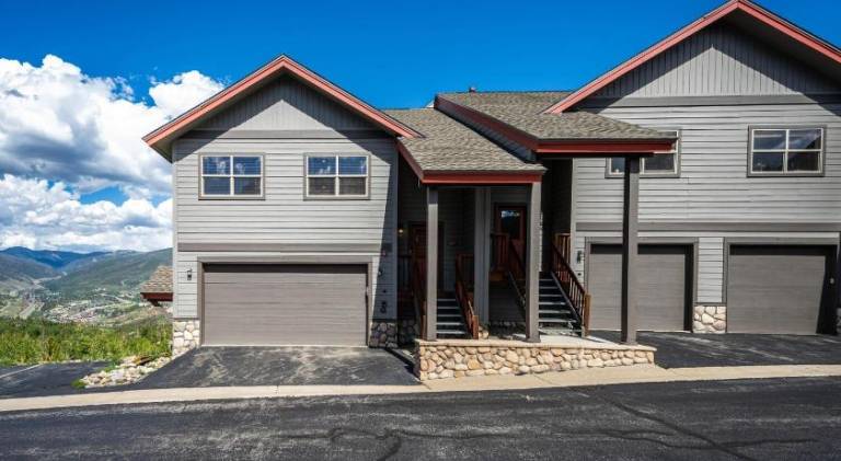 Vacation home with pool & jacuzzi in Silverthorne, CO