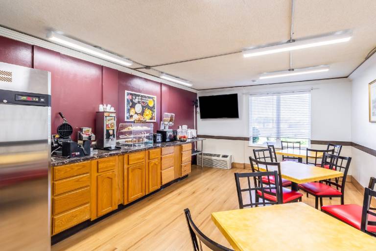 Countryside Suites Kansas City Independence I-70 East Sports Complex Hotel — photo 3