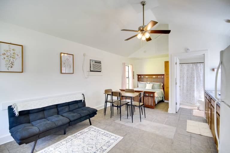 Charming Biloxi Studio w/ Community Pool & Lake! — photo 4
