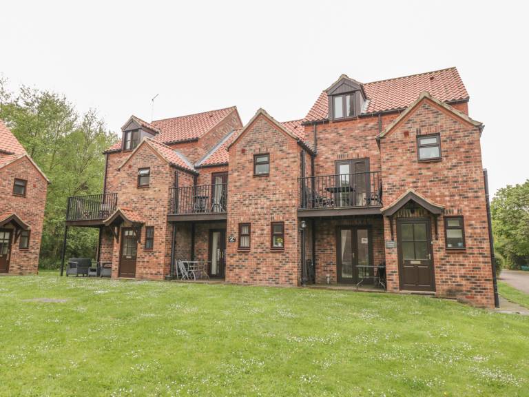 Cottage with yard in Whitby