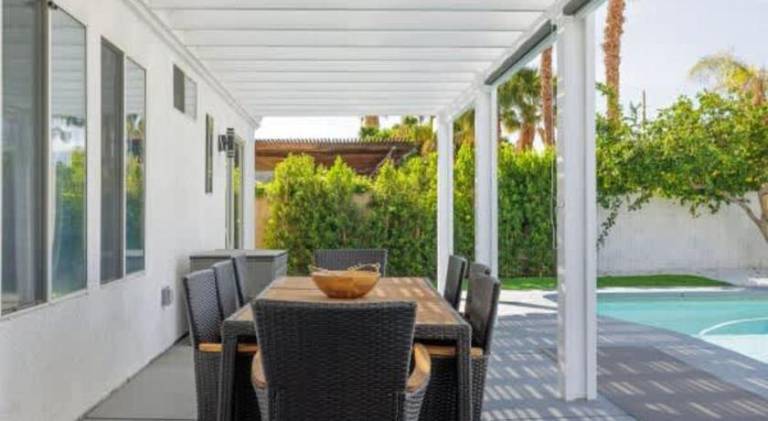 Vacation home with pool — photo 5