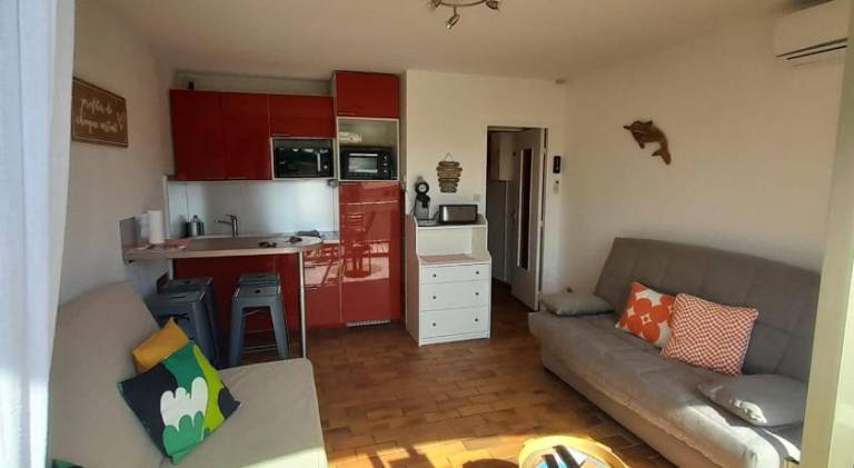 Apartment with 1 room for 4 persons in Six-Fours-les-Plages