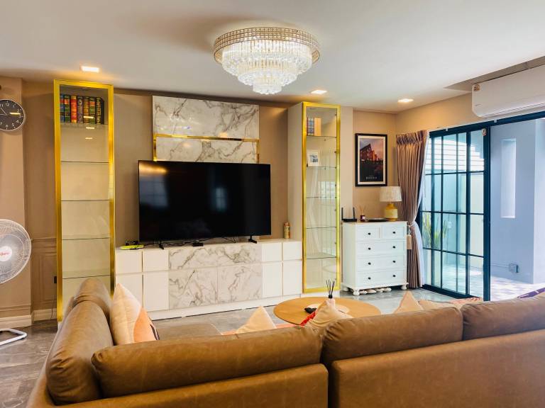Big villa with pool | Good for workation | Pets allowed in Pattaya