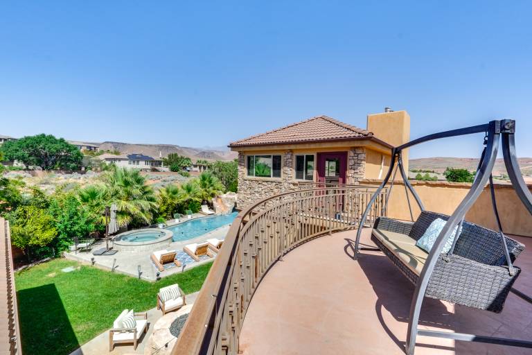 Washington Villa 1 Mi to Golf: Great for Groups! in Washington, UT