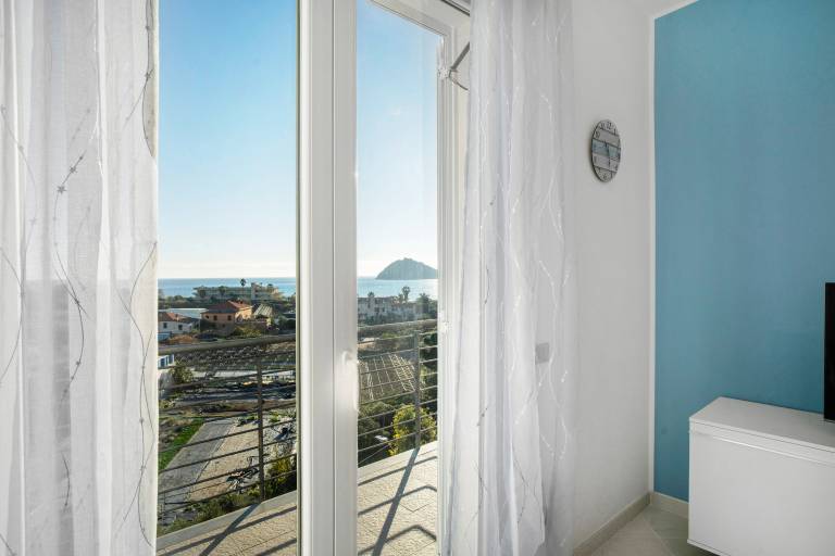 Apartment with patio | Beach view — photo 2