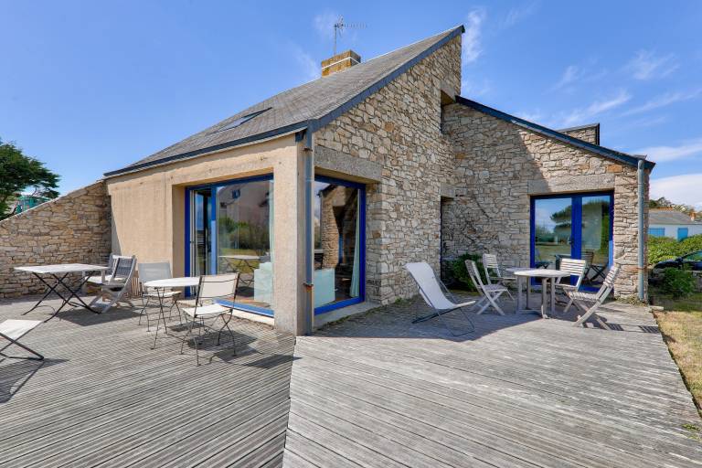 House with barbeque, terrace & garden in Vannes