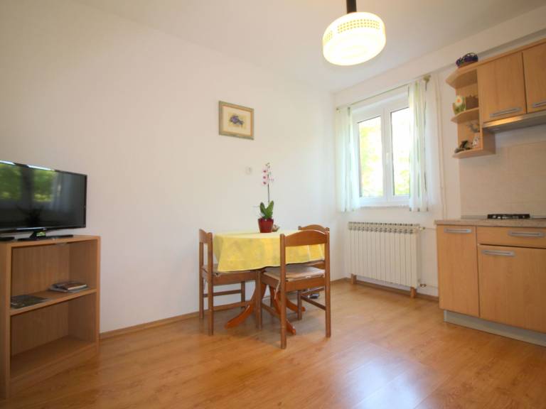Rental apartment with BBQ, terrace & yard | Nature view — photo 3