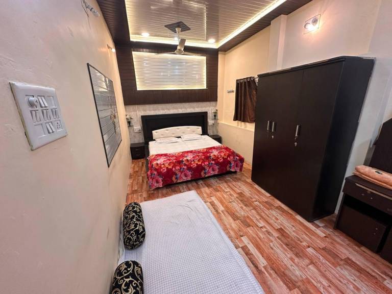 Nice house with garden & barbeque | Good for workation | Pets allowed in Indore