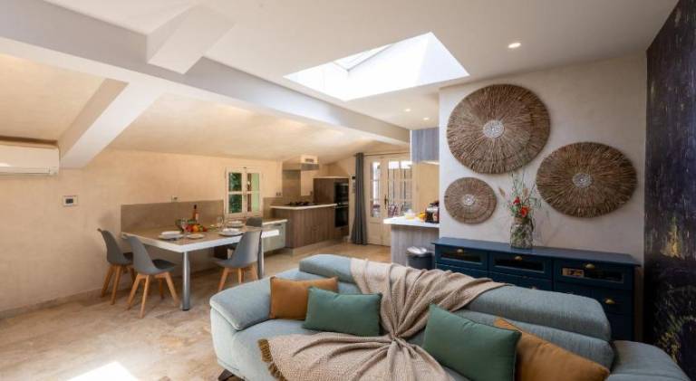 Fully equipped beautiful house with jacuzzi & terrace | Perfect for remote work | Pets allowed — photo 3