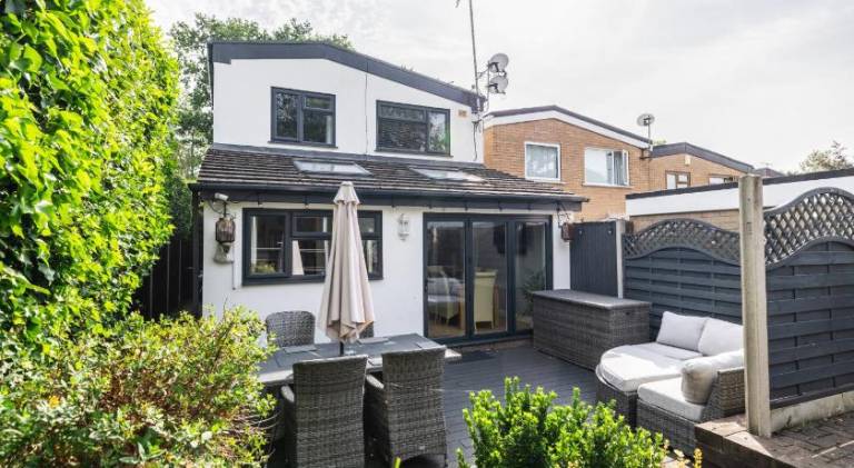 Large 3 Bed House in Coventry by ARP Homes with Hot Tub, Free Parking, Ideal for Groups, Families & — photo 5