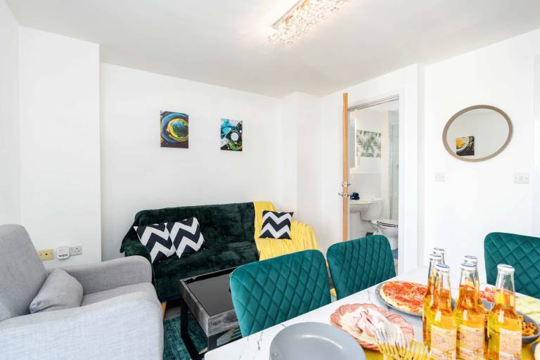 Sleep 5 Gated Parking 20 OFF 2BED 2BATH in Sheffield