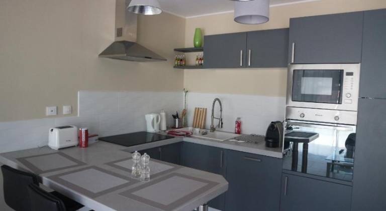 Fully equipped villa with BBQ, patio & yard | Pets are welcome — photo 3