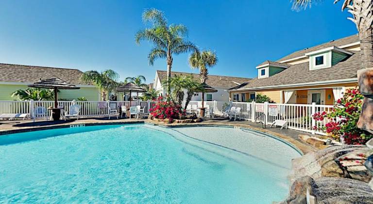 Apartment with pool | Pets are welcome — photo 4