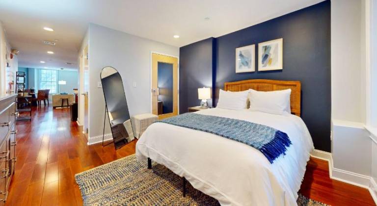 Roomy 1-bedroom - Faneuil Hall and Quincy Market — photo 2