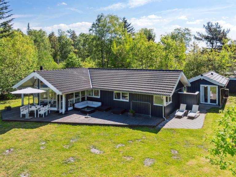 House with sauna, garden & patio — photo 3