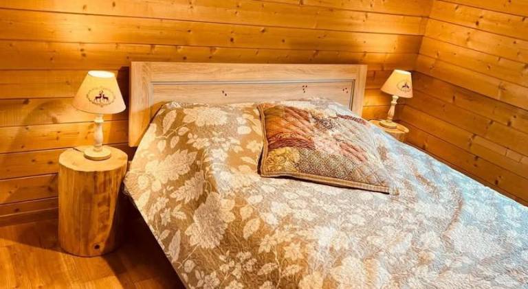 Chalet with hot tub | Pets allowed — photo 2
