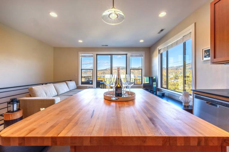 Child-friendly vacation home with patio | Dogs allowed in Hood River, OR