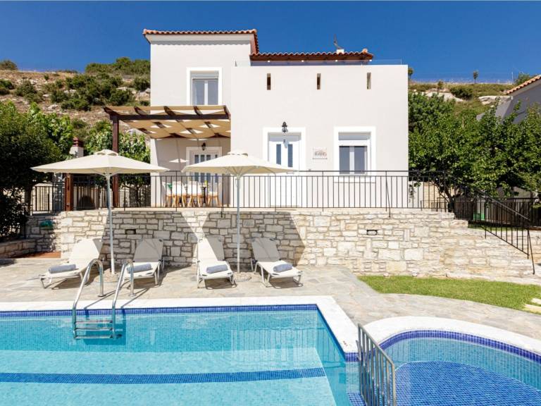 House with private pool, yard & barbecue | Mountain view in Rethymno