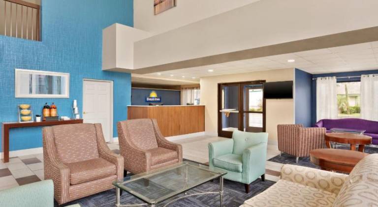 Days Inn & Suites by Wyndham Savannah Midtown — photo 5