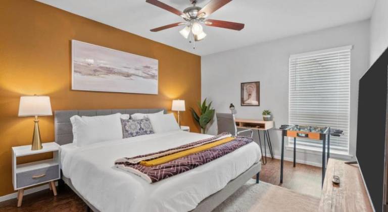 Intimate 2BD TCU Walkable — photo 2