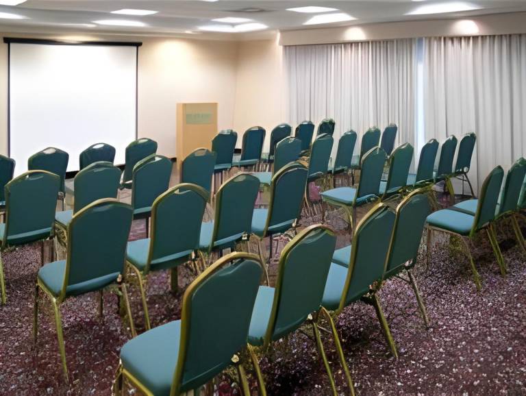 La Quinta Inn & Suites by Wyndham Tampa Brandon Regency Park in Brandon, MB