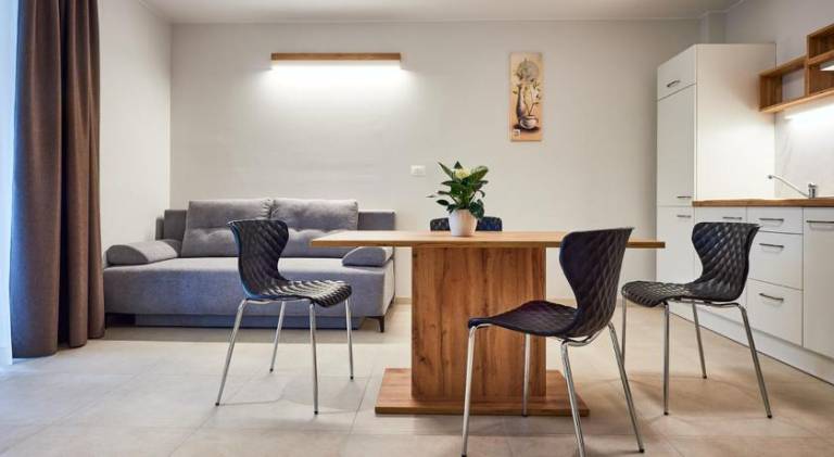Apartma Podnanos