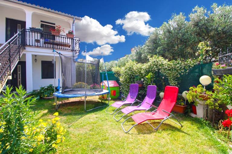 Holiday apartment with barbecue & patio — photo 4