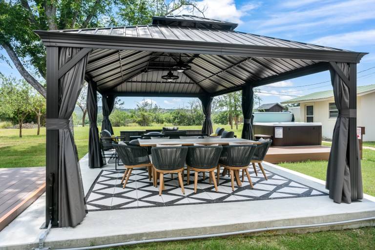 Vacation home with jacuzzi & BBQ — photo 2