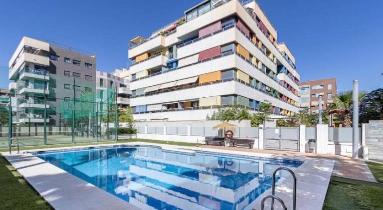 Rental apartment with pool in Granada