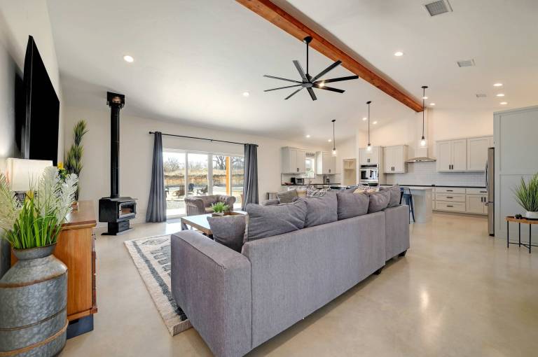Secluded Hill Country Getaway Stunning Views Fire Pit 15 Min to Main Street 12 Guests in Fredericksburg, TX